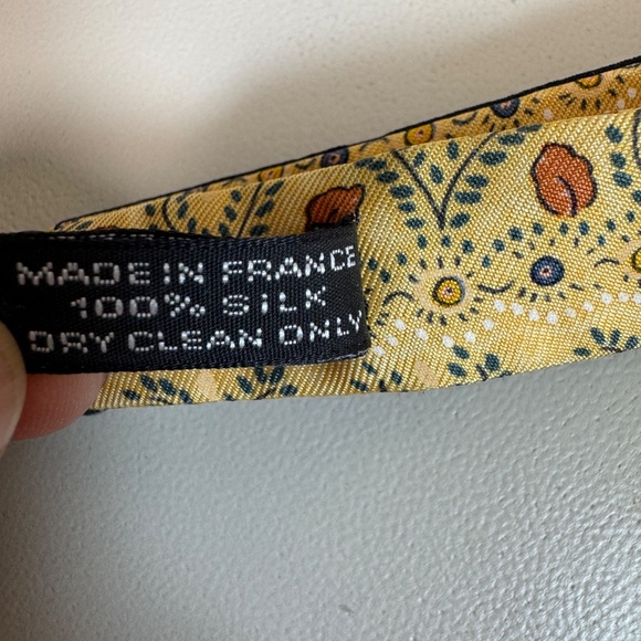 Hermes 100% Silk Floral Bowtie - Picture 4 of 7